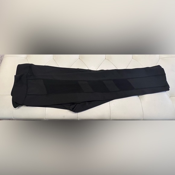 New York & Company Leggings w/ Side Mesh Detail - Large - Picture 2 of 4